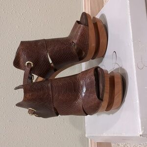 Jessica Simpson Brown Snake Platform Pumps